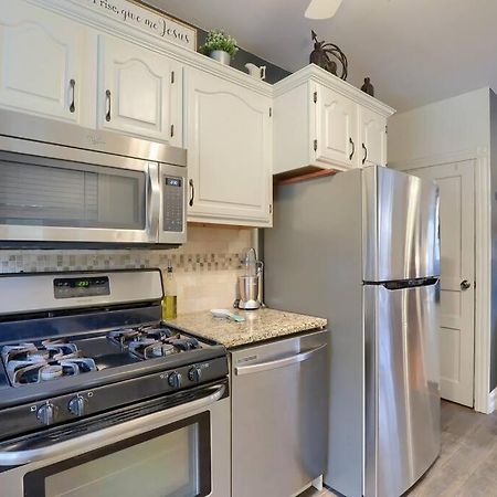 Rare City Home W/ Backyard Fire-Pit & Hottub 랭커스터 외부 사진