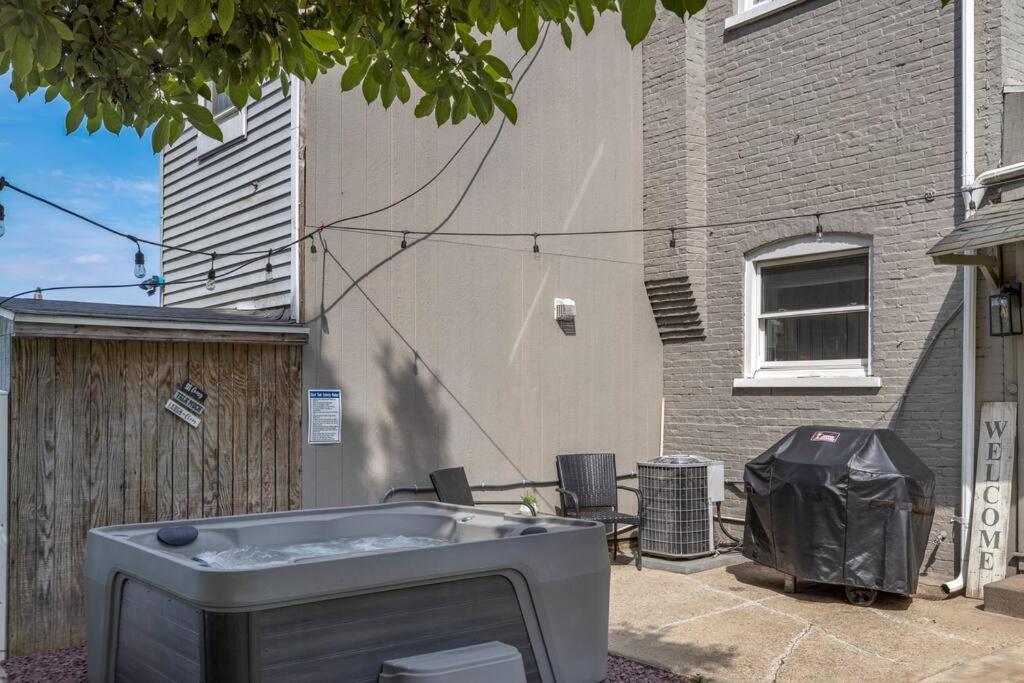 Rare City Home W/ Backyard Fire-Pit & Hottub 랭커스터 외부 사진