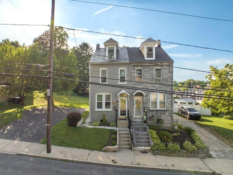 Rare City Home W/ Backyard Fire-Pit & Hottub 랭커스터 외부 사진