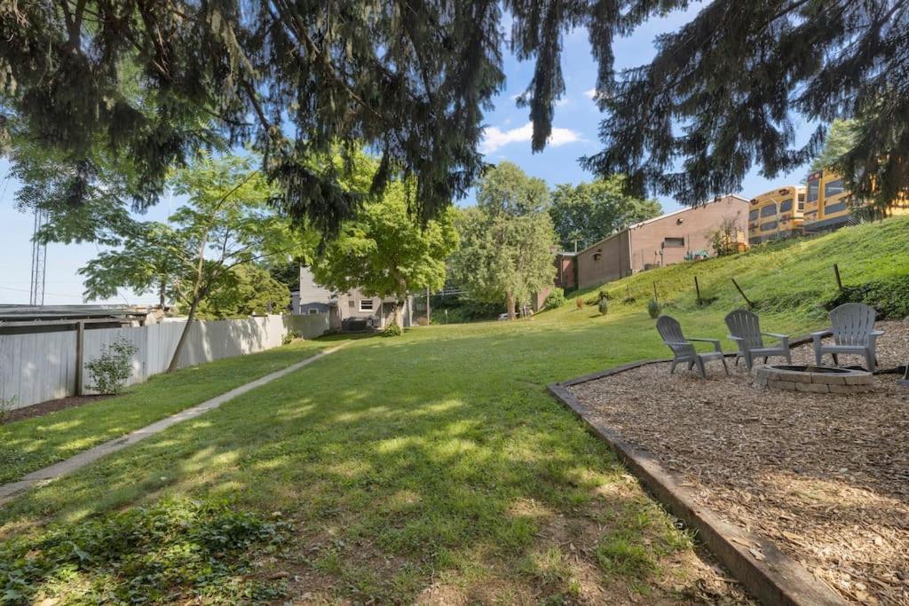 Rare City Home W/ Backyard Fire-Pit & Hottub 랭커스터 외부 사진