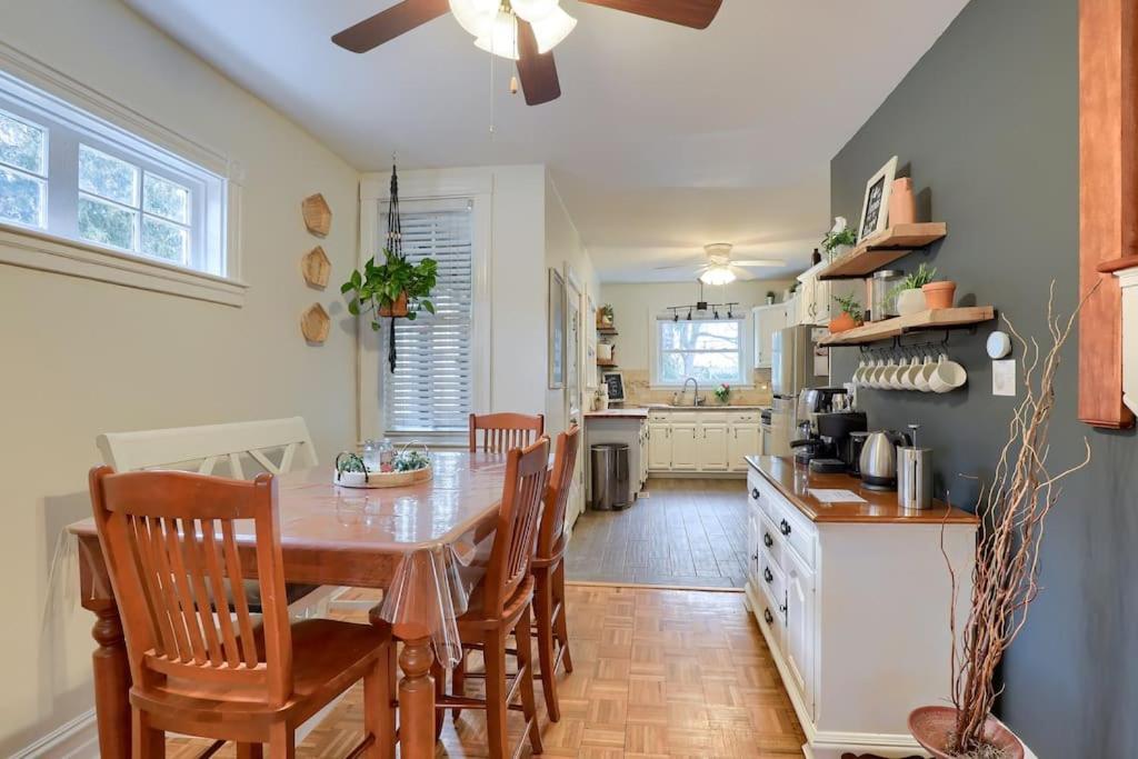 Rare City Home W/ Backyard Fire-Pit & Hottub 랭커스터 외부 사진